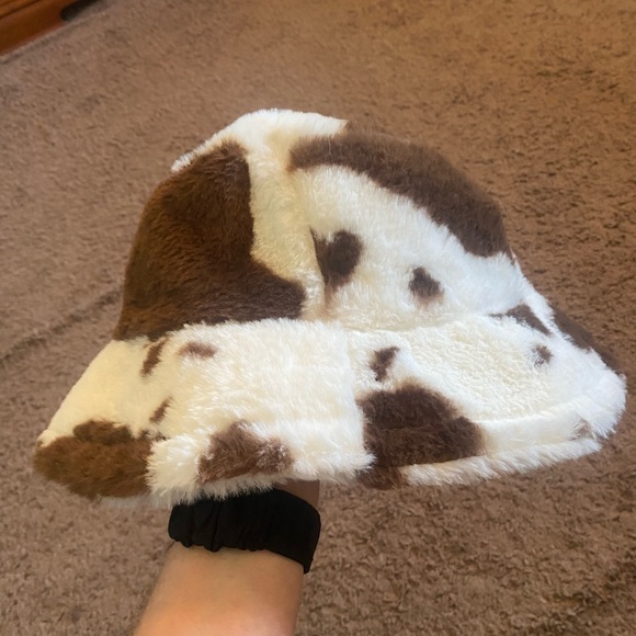 2 FOR $20 Faux Fur Cow Print Bucket Hat One Size Fits All - Picture 2 of 5